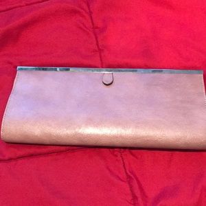 Aldo clutch
